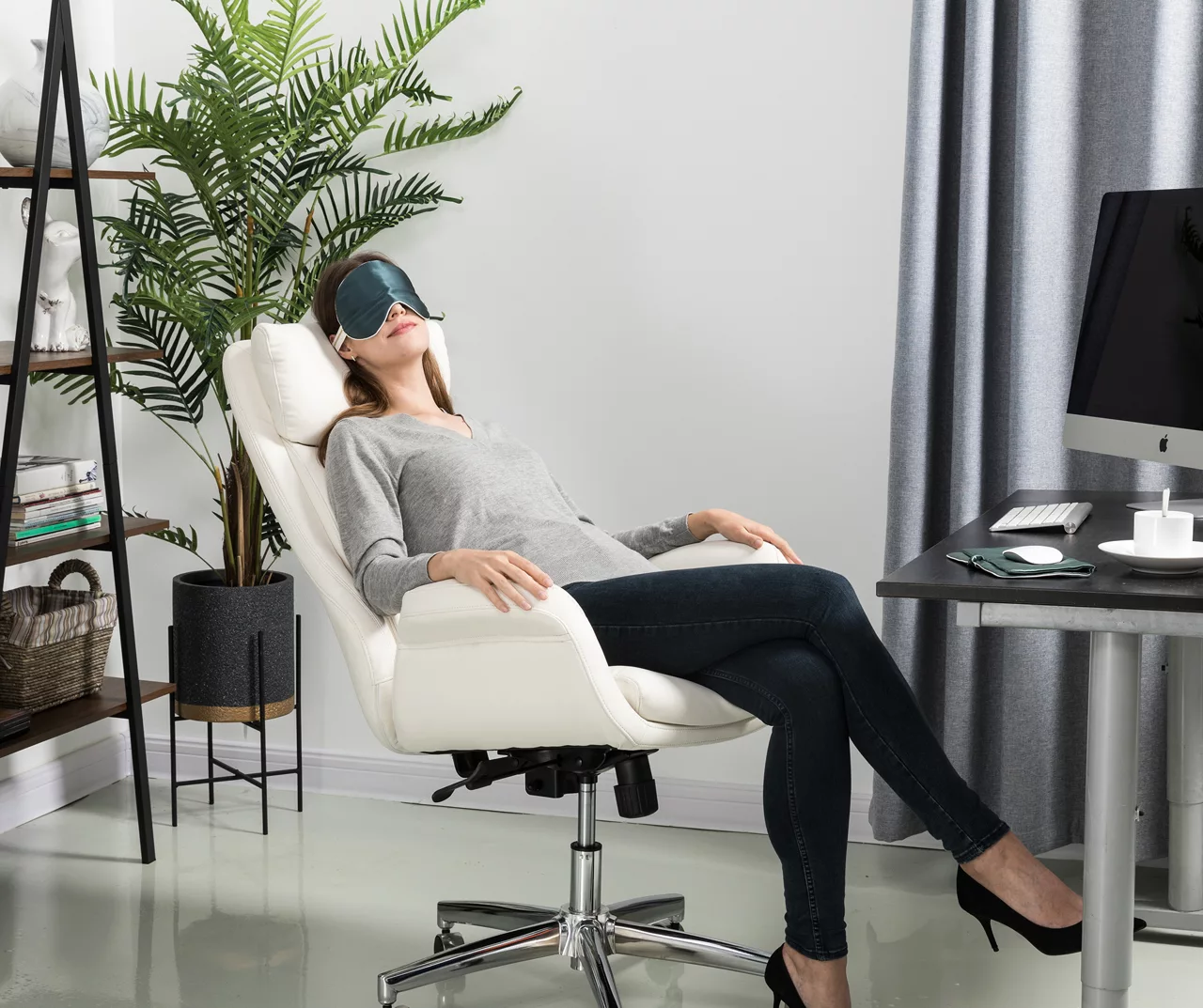 Cream Mid-Century Modern Faux Leather Executive Office Chair 3 Cream Mid-Century Modern Faux Leather Executive Office Chair - Image 3