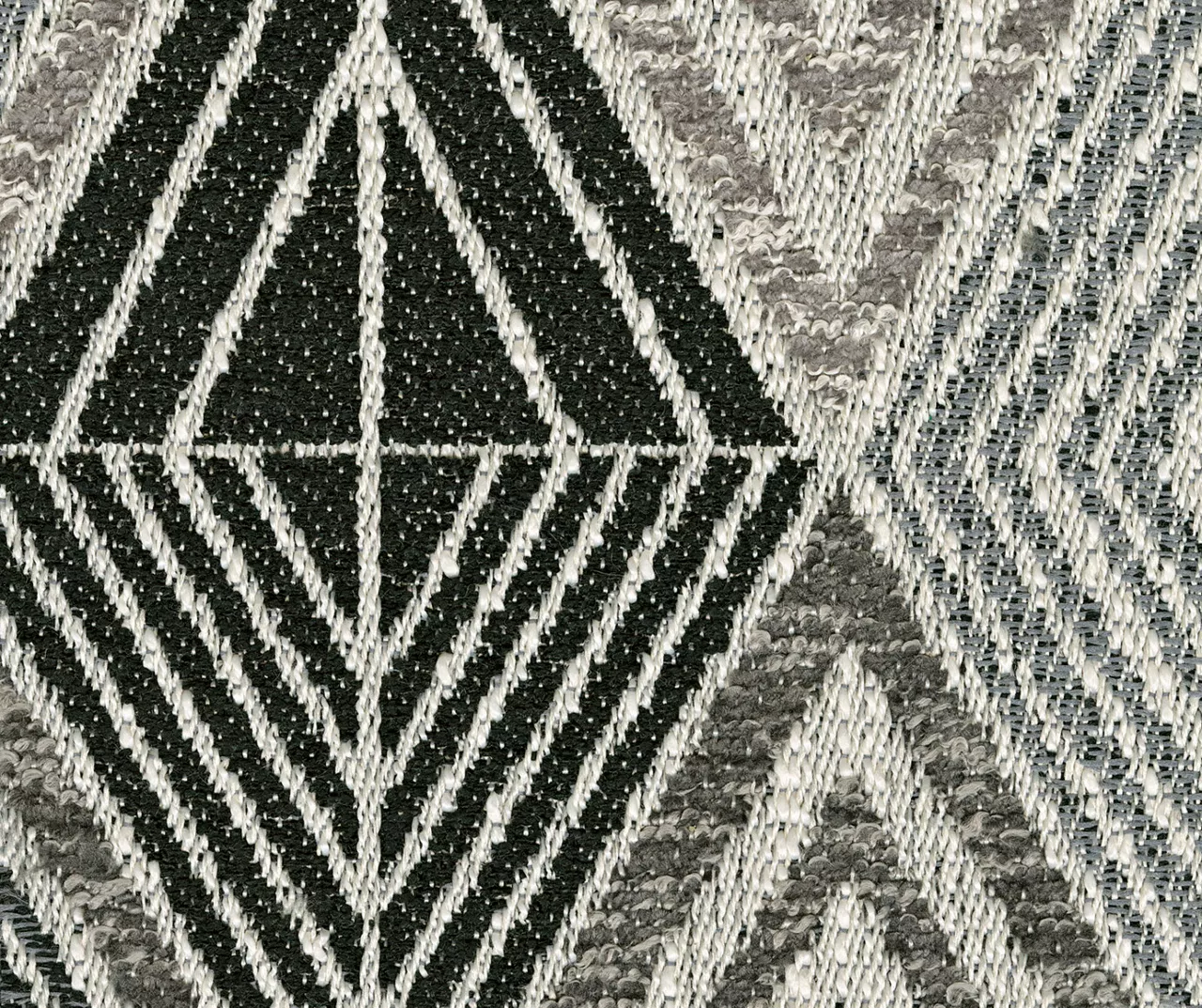 Broyhill Hollyview Shadow 3-Piece Sectional 5 Broyhill Hollyview Shadow 3-Piece Sectional - Image 5